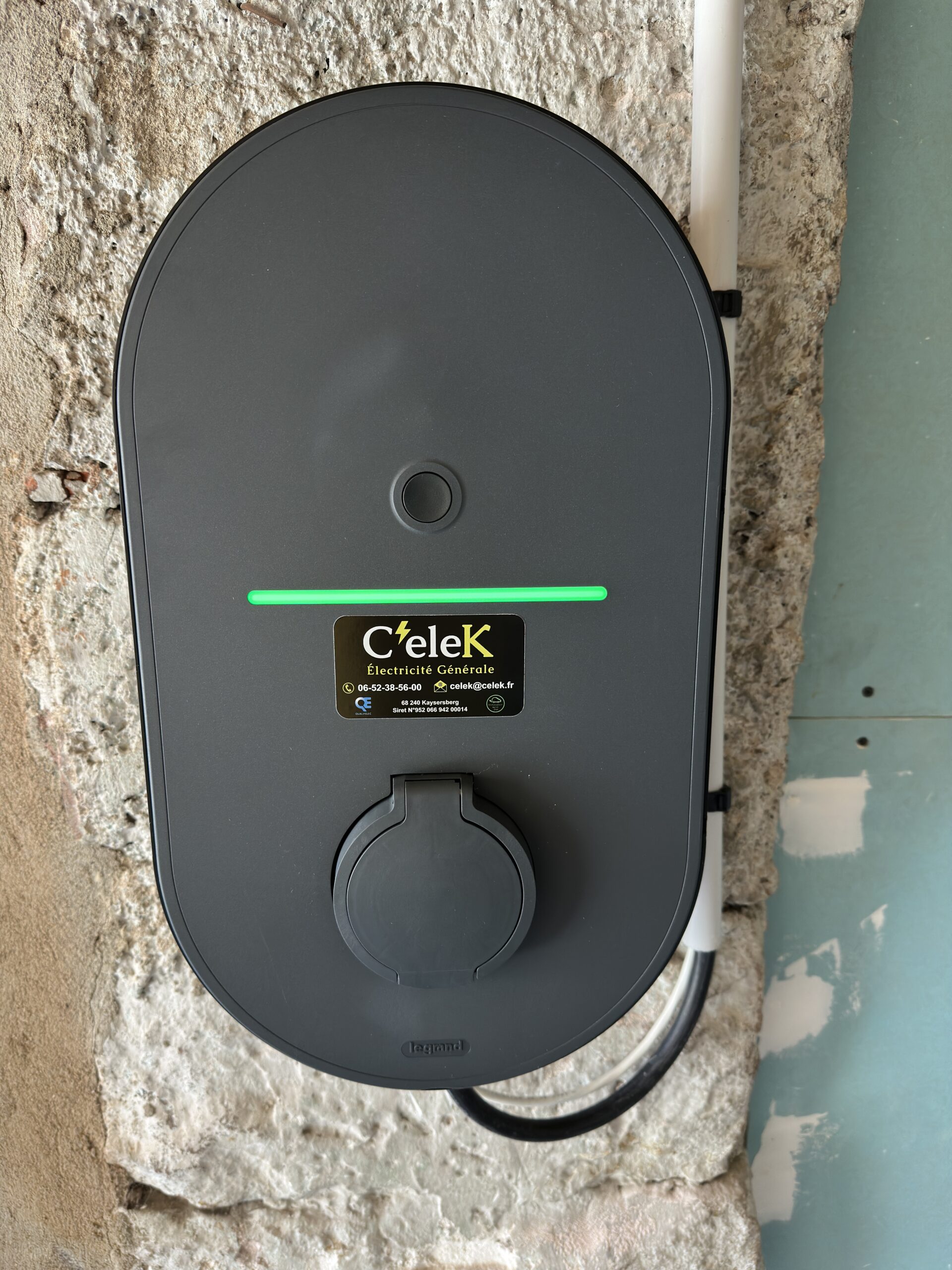 Finition installation borne de recharge C’ELEK