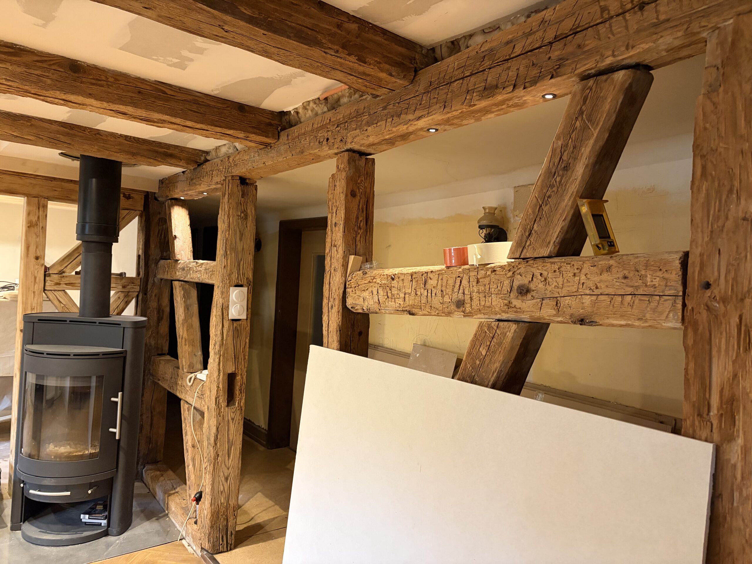 Mise en place de spots dans un colombage alsacien par C’ELEK