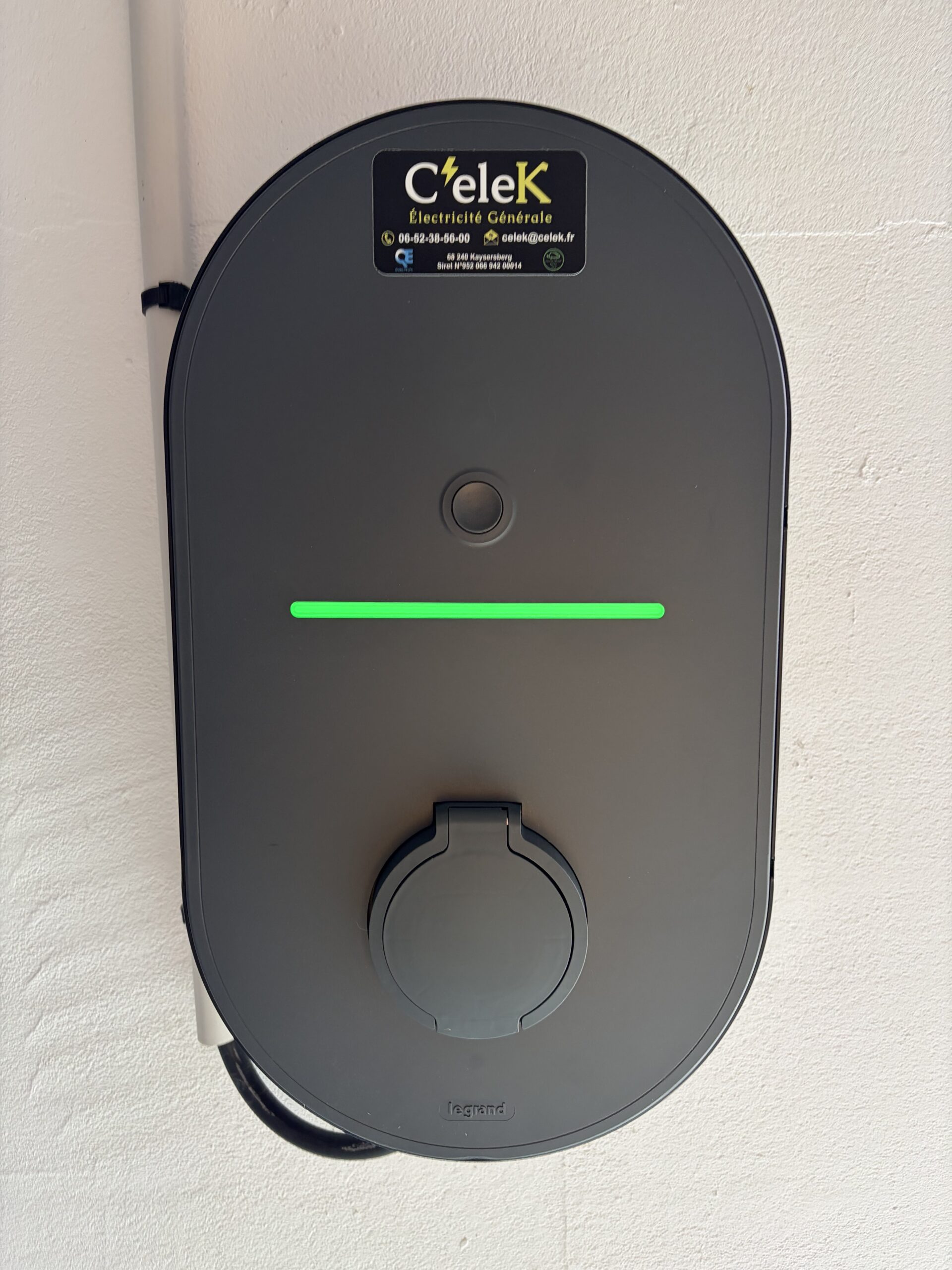 Borne de recharge IRVE Legrand installée par C’ELEK